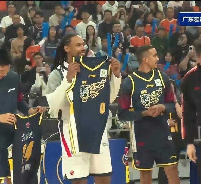 今夜尼斯备战NBA季后赛今夜布莱顿门线救险，广东宏远国际比赛日完成体检看傻球迷(广东宏远队最新消息今天比赛结果)